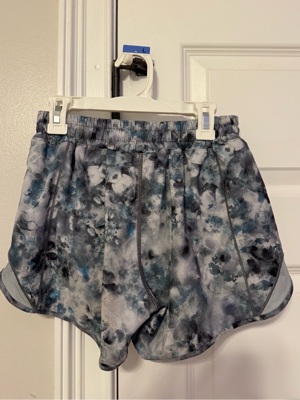 lululemon athletica Women's Blue Gray Floral Athletic Shorts